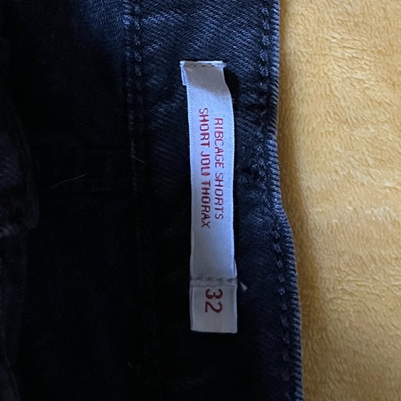 Women’s Levi Shorts New without tags. - Picture 2 of 7
